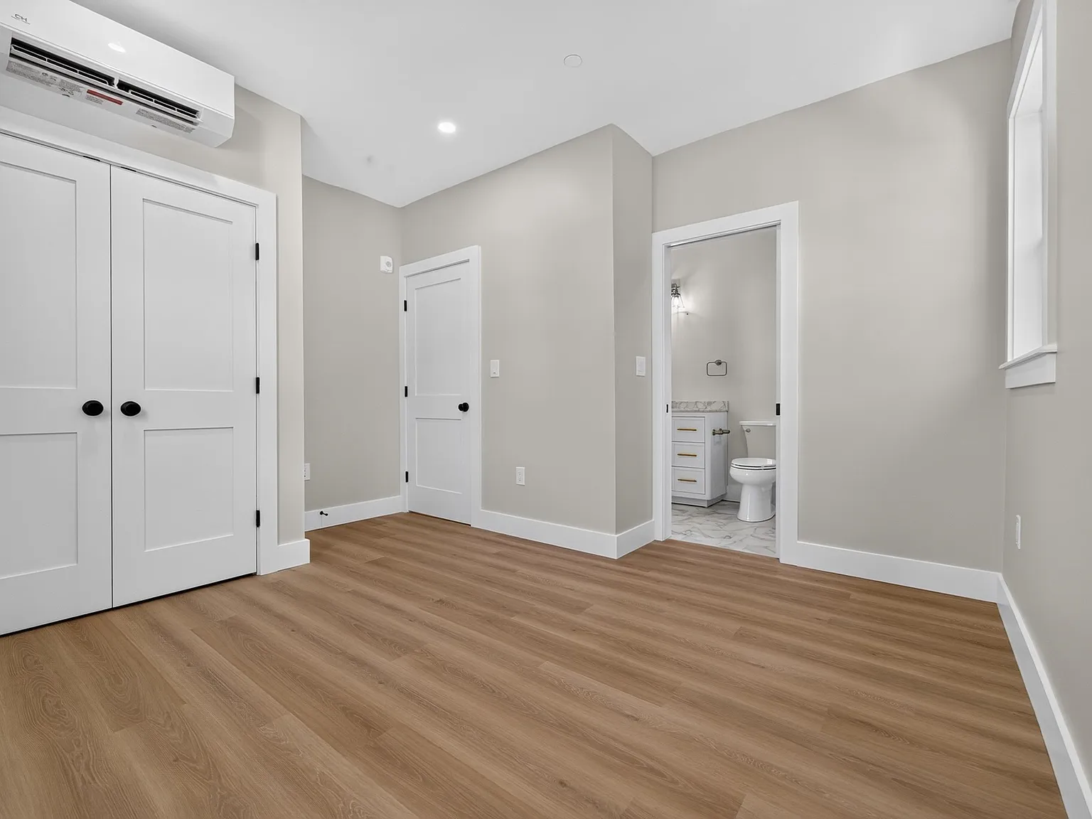 2 bed, 1.5 bath, 700 sqft, $2,800 — Photo 4