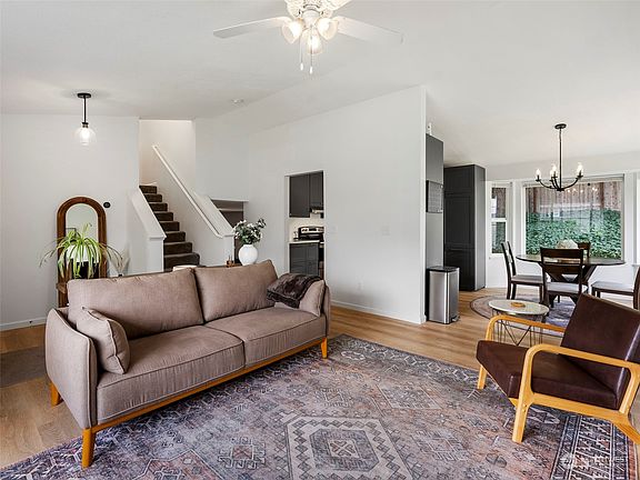 4th image of 1213 Scarlet Oaks Drive SE