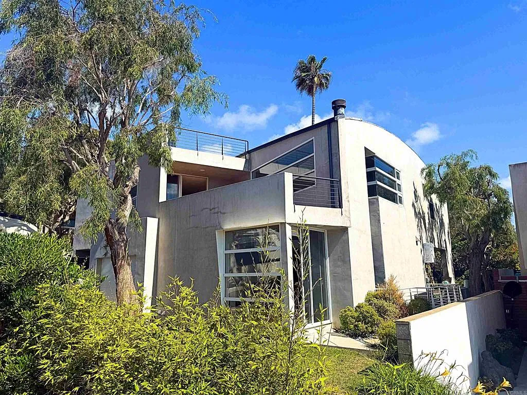4 bed, 3.5 bath, 2825 sqft, $26,000 — Photo 2