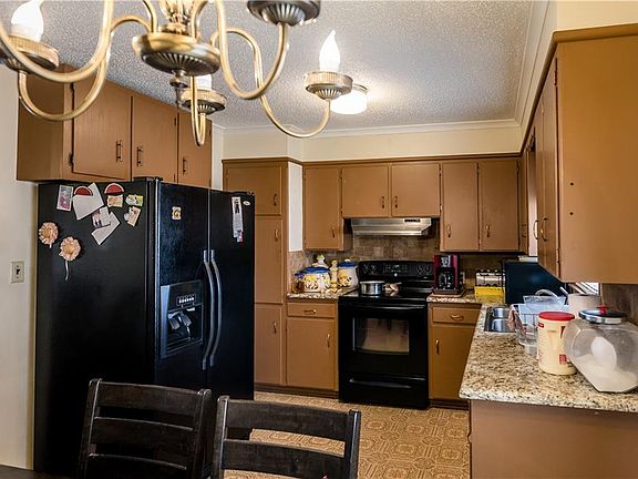 4th image of 131 Merritt Dr