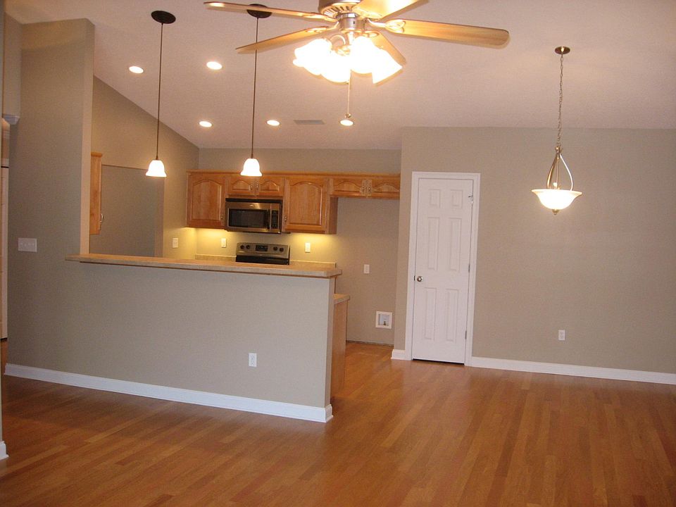 2nd image of 220 Michaels Ct