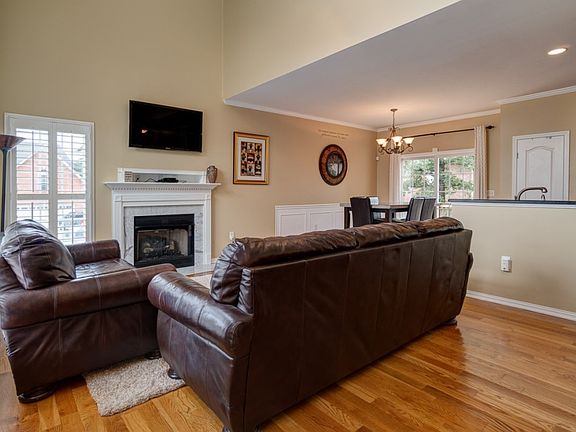 4th image of 403 Carmel Dr