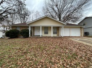 1820 Arrowpoint Dr, Saint Louis, MO 63138