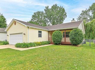 922 93rd St, Pleasant Prairie, WI 53158