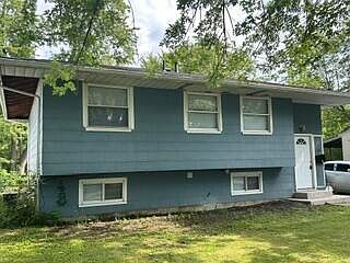 2nd image of 1331 Essex Dr