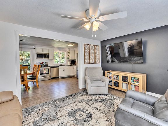 3rd image of 17 Stoneridge Road