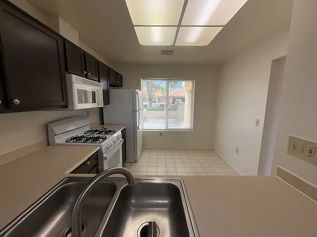 9028 Starmount Dr — Photo 10