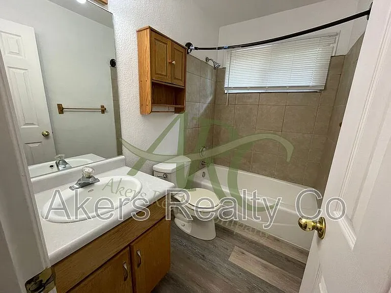 2722 Poplar St #A — Photo 12