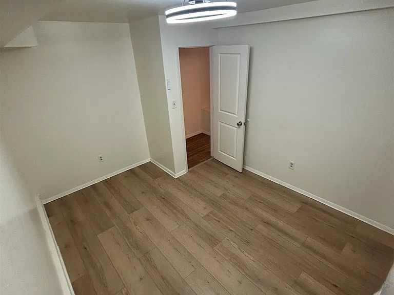330 Sip Ave #1 — Photo 6
