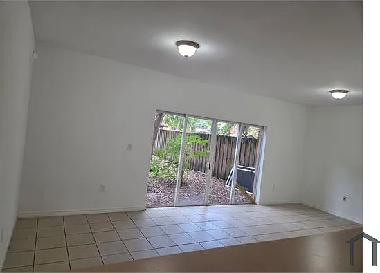 3 bed, 1600 sqft, $2,268 — Photo 2