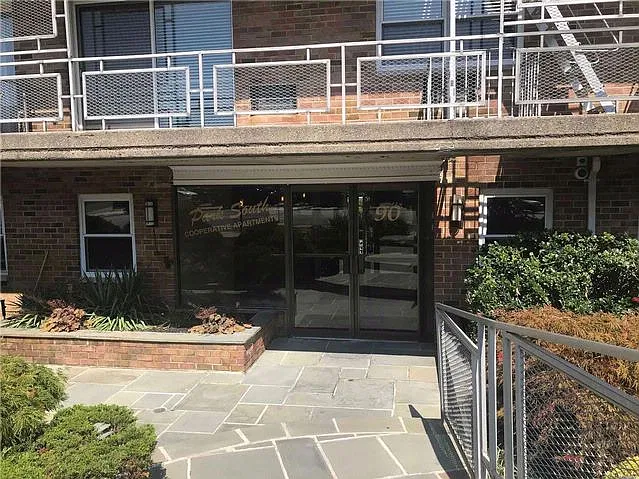 90 South Park Avenue, Apt B8