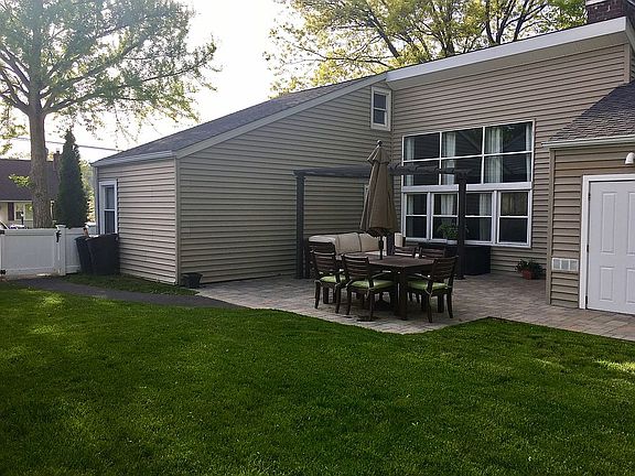 4th image of 20 Orchard Ln