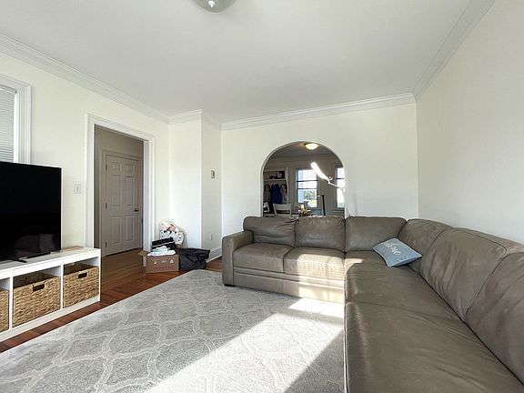3rd image of 248 Linden St Unit 248