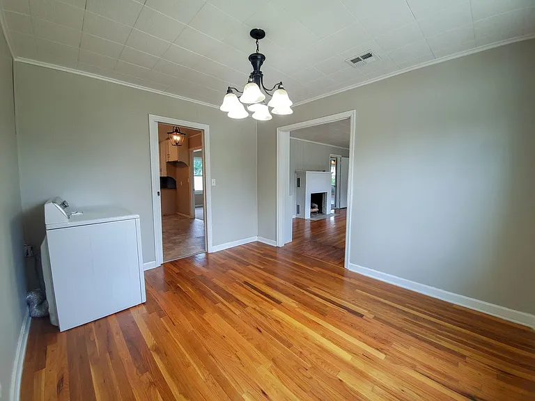 118 W Franklin St — Photo 6