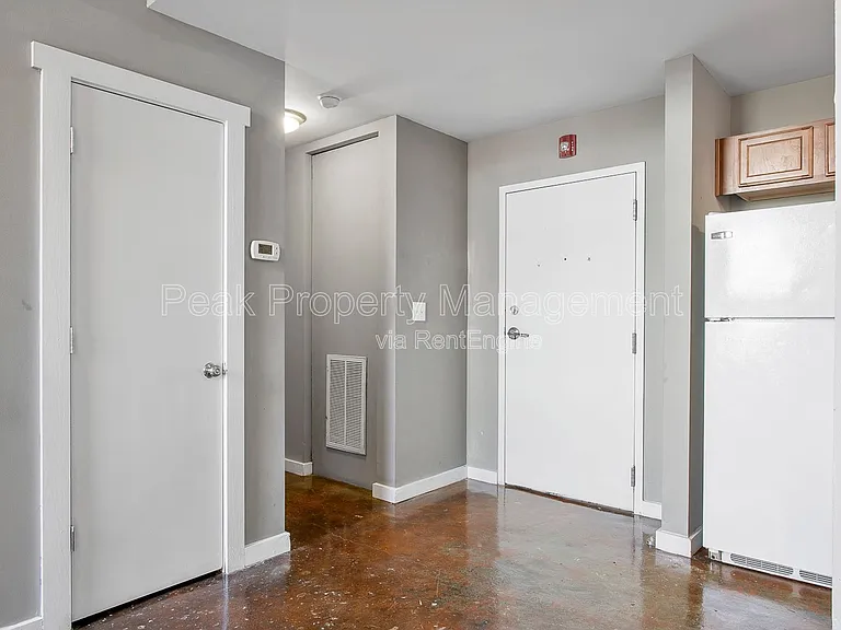 1510 W Broad St — Photo 64