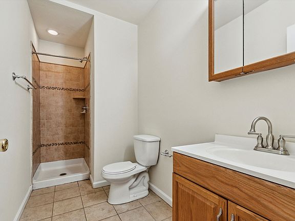 4th image of 1731 Cecil B Moore Ave Floor 2