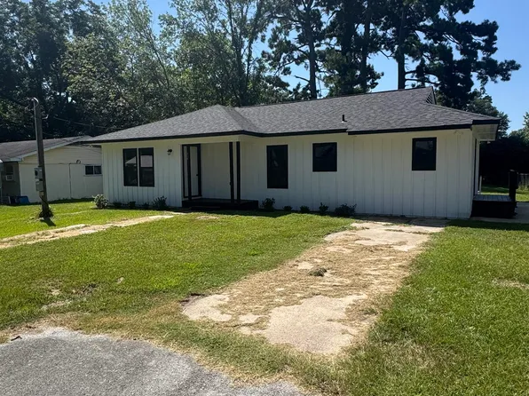 825 W Holland St, Carthage, TX 75633