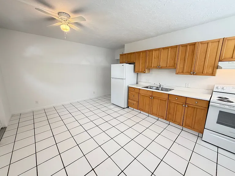 306-314 N Lakeside Ct — Photo 7
