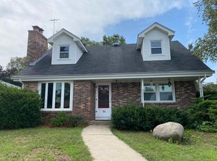 301 E 10th St, Pecatonica, IL 61063