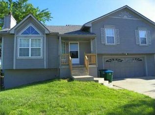 114 W Laredo Trl, Raymore, MO 64083