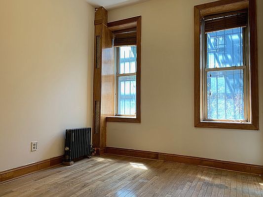 1st image of 410 W 44th St APT 5