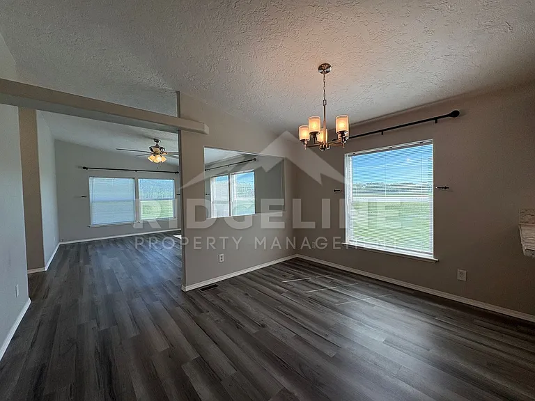 582 N 4200 E — Photo 7