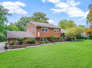 133 Old Field Rd, Huntington, NY 11743