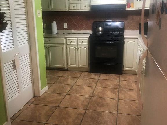 3rd image of 1309 Harrison Dr