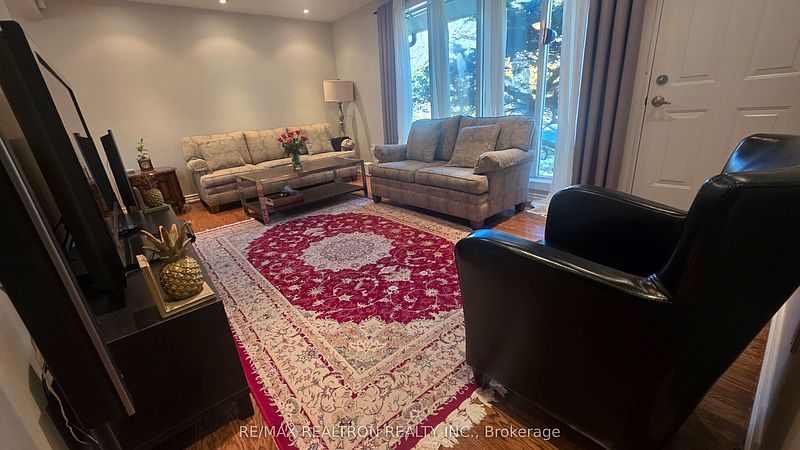 Toronto House for rent - 3 Bedrooms — photo 3