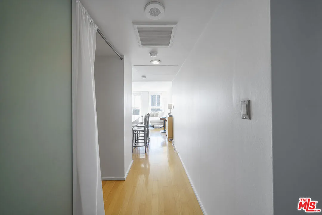 Studio, 1.0 bath, 481 sqft, $2,500 — Photo 2