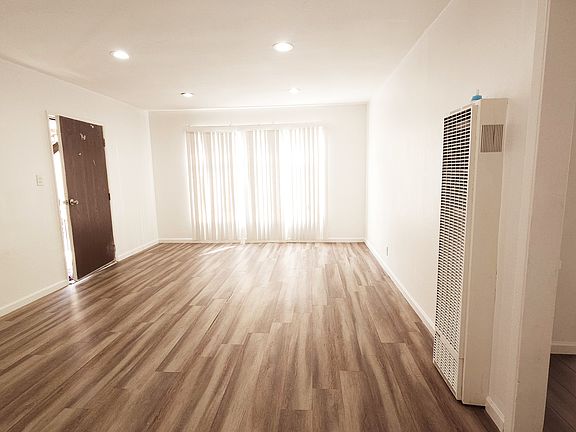 3rd image of 10223 Woodworth Ave APT 3