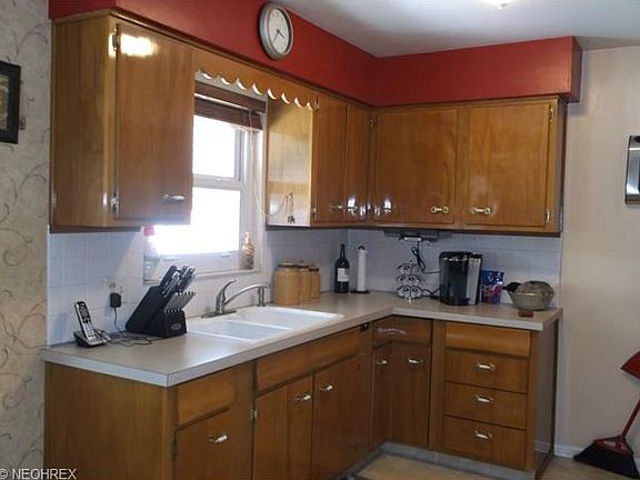 2nd image of 1874 Marigold Ave
