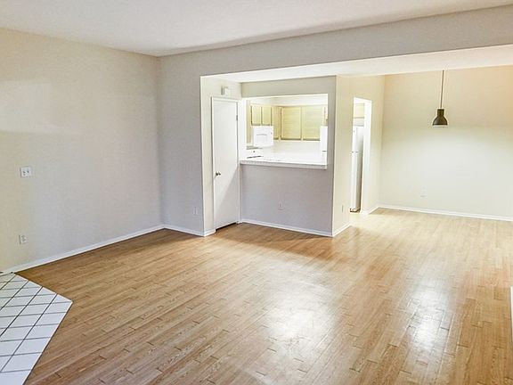 4th image of 24143 Del Monte Dr Unit 273