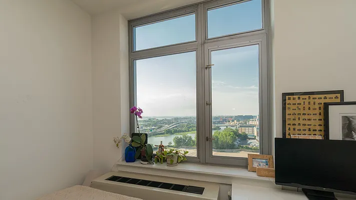 Sold by Silverstone Group USA Corp. | media 74