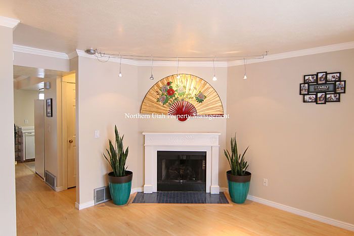 3 Front Room_02182021