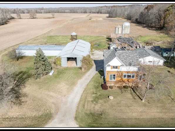 W6516 Center Valley Rd, Shiocton, WI 54170