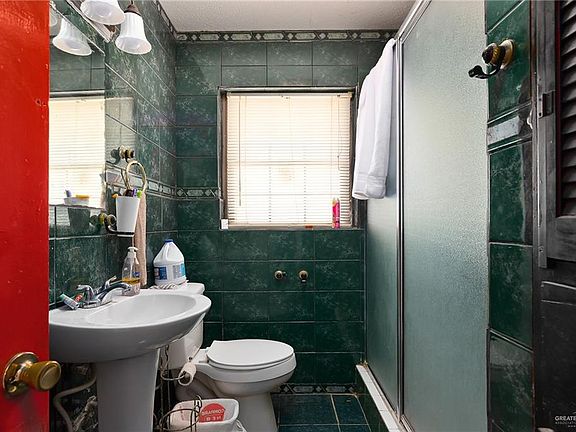 5th image of 1317 Quince Ave