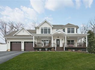 3 Spruce Ln, West Nyack, NY 10994