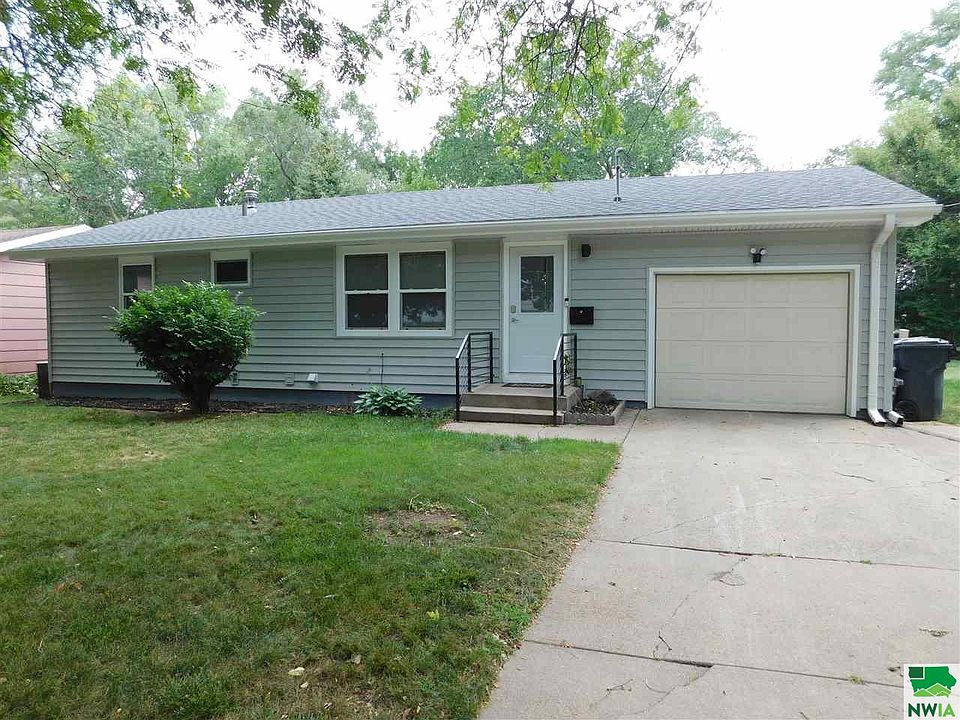 1st image of 3216 Court St