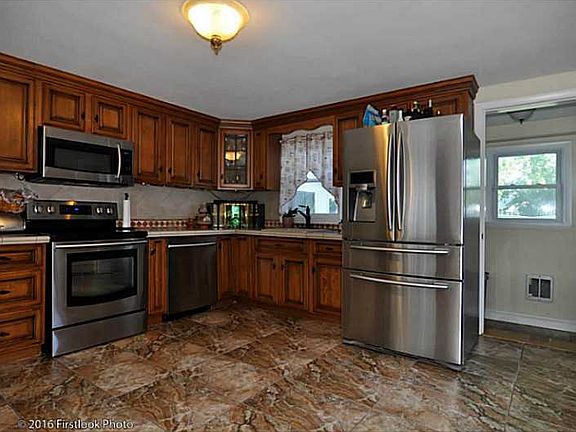 4th image of 89 Cottage St