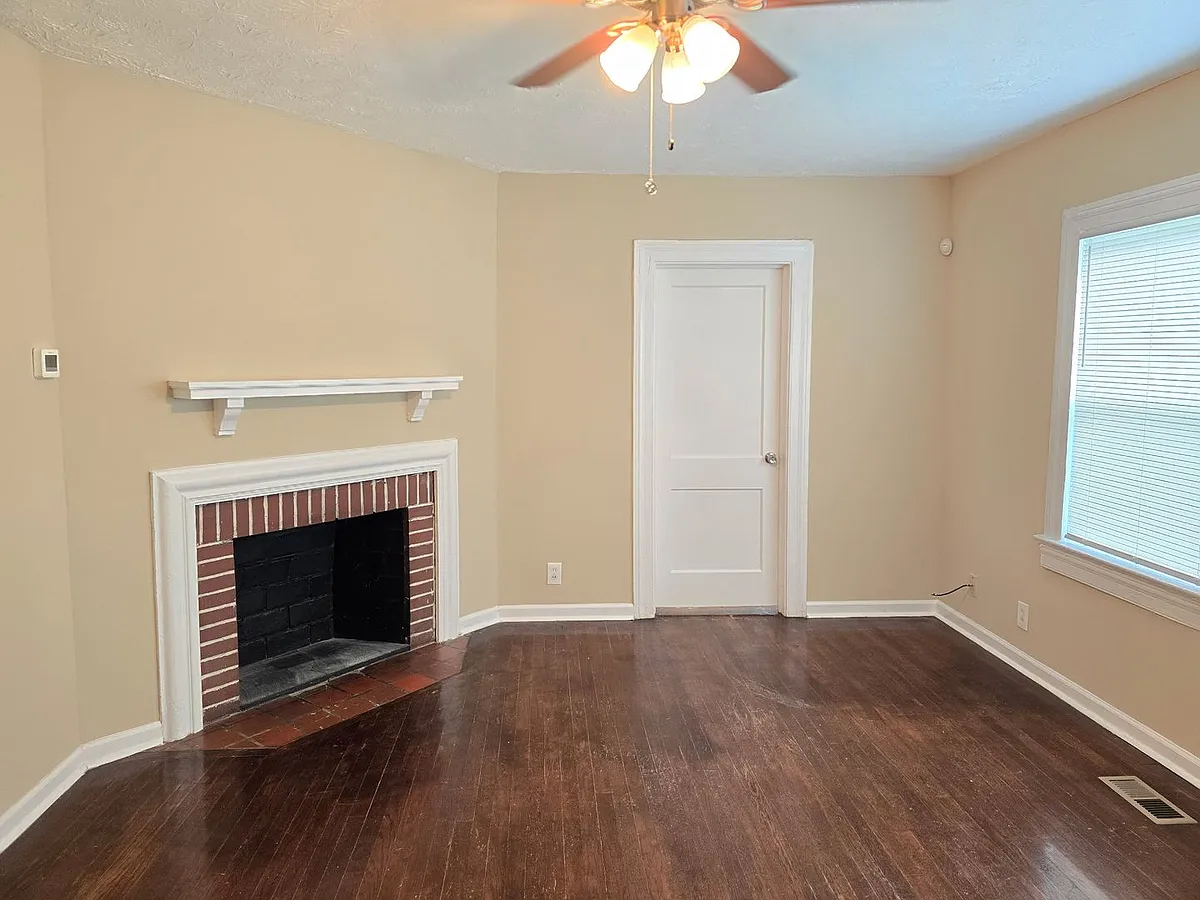 Building Photo - 583 Colonial Cir