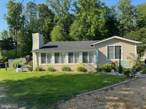 112 Spring Ln, Dunnsville, VA 22454