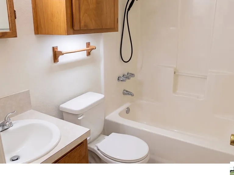 208 Gibson St #A — Photo 8
