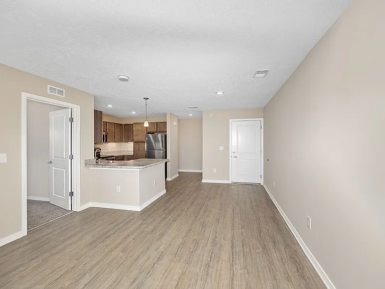 The Summit Apartments — Photo 16