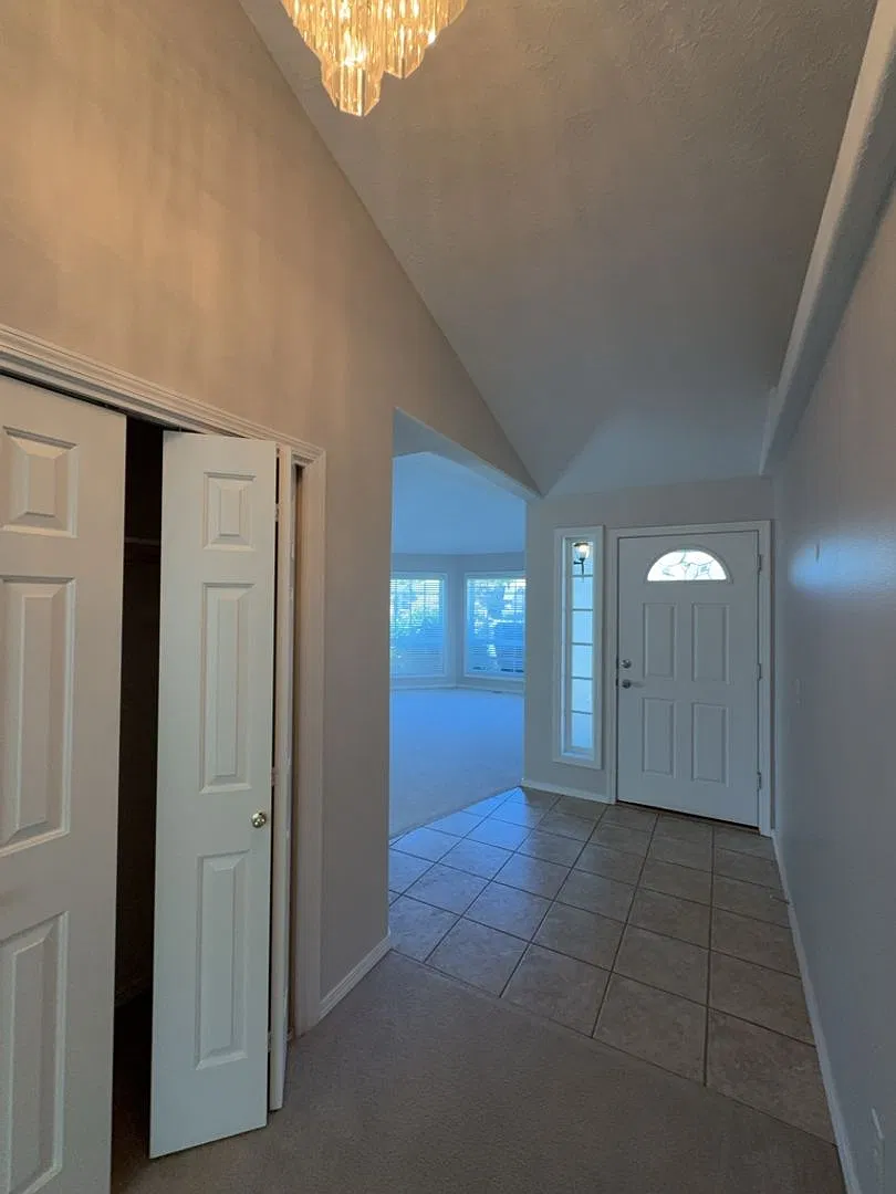 Three Bedroom, Two Bath in the Vineyards Neighborhood — Photo 3