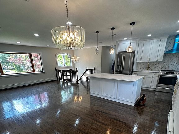 3rd image of 10 Winston Dr #1