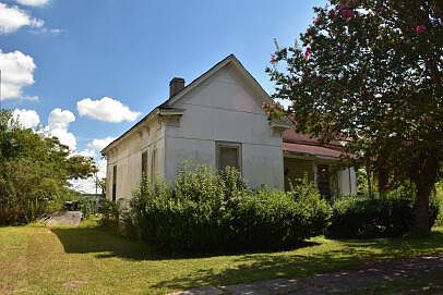 4th image of 332 N Church St