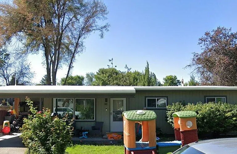 1411 E 1st St — Photo 1