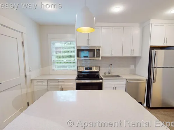 208-210 Banks St, Cambridge, MA
