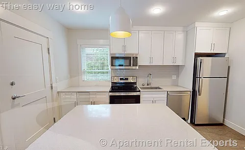 208-210 Banks St #2 Photo 1